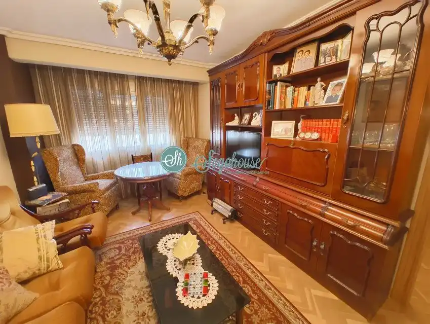 Sala d'estar de Pis en venda en Segovia amb Calefacció, Parquet i Moblat