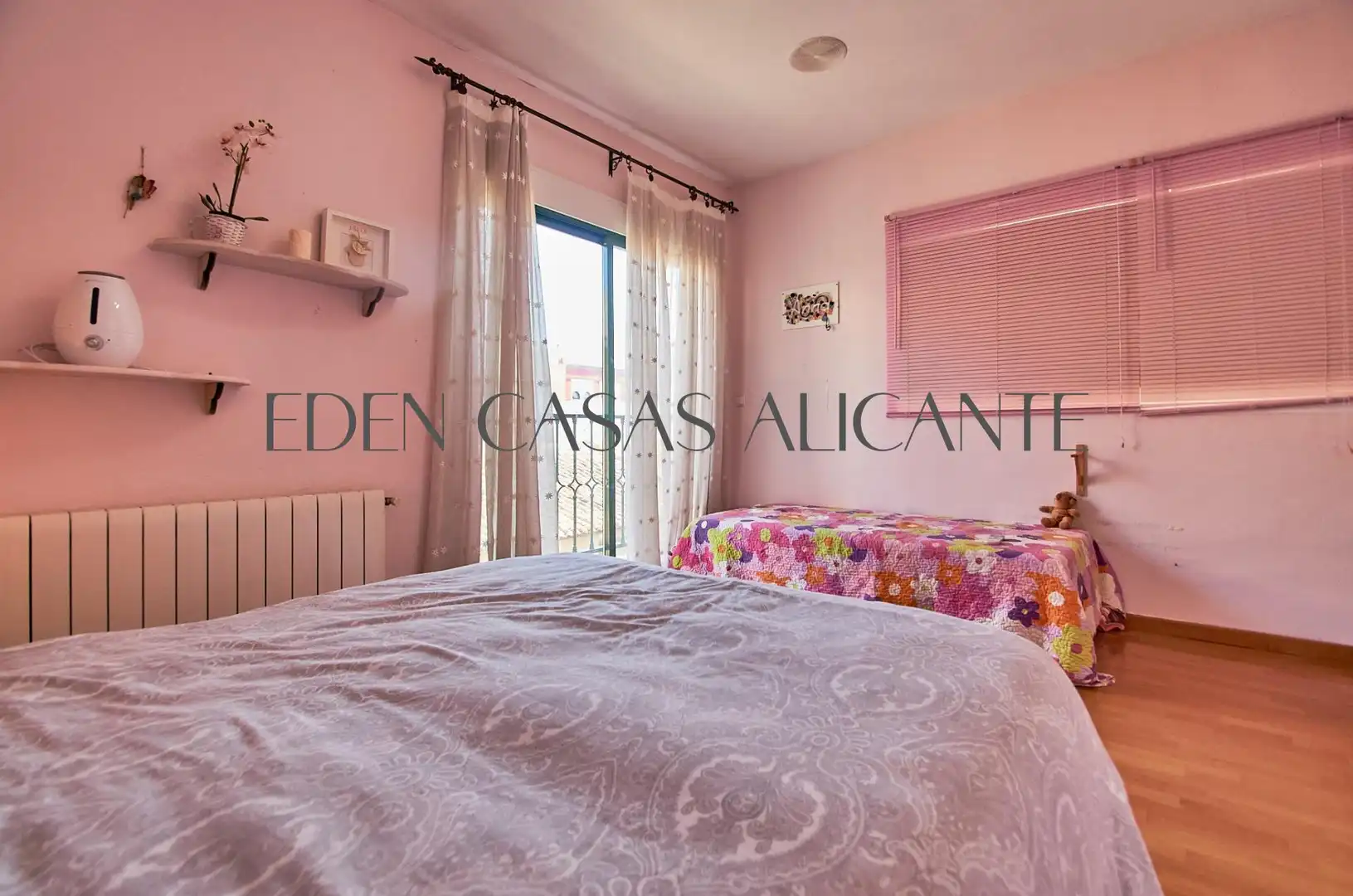 Dormitori de Casa adosada en venda en San Vicente del Raspeig / Sant Vicent del Raspeig amb Aire condicionat, Jardí privat i Parquet