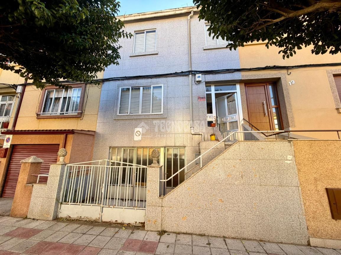 Vista exterior de Pis en venda en León Capital  amb Calefacció