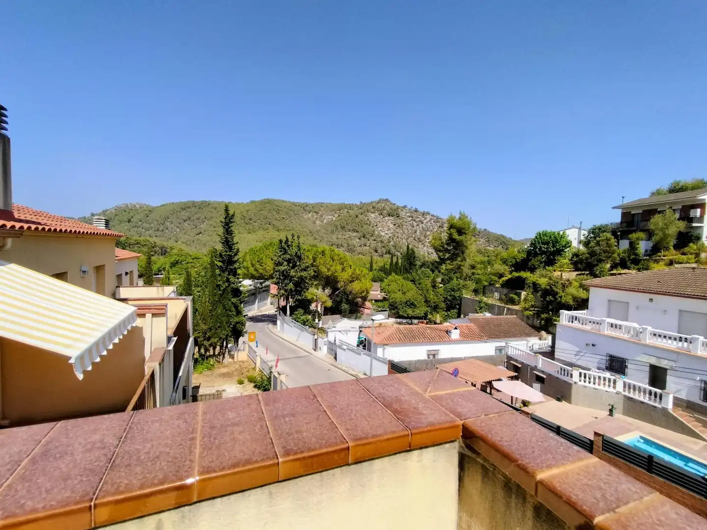 Vista exterior de Casa adosada en venda en Olivella amb Calefacció, Jardí privat i Terrassa
