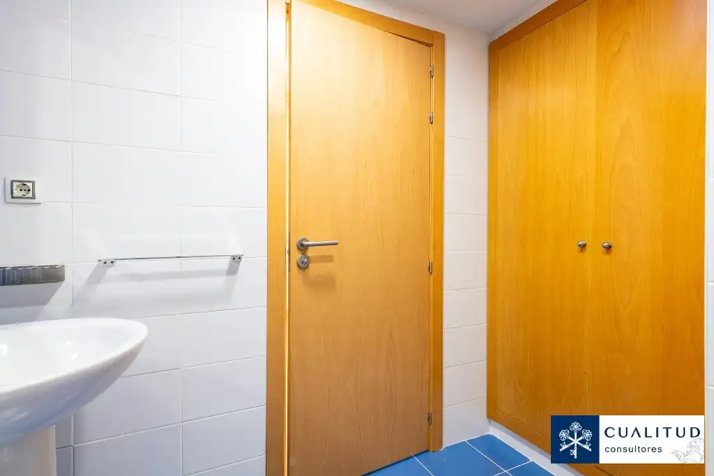 Badezimmer von Dachboden zum Verkauf in Vila-real mit Parkett, Terrasse und Abstellraum