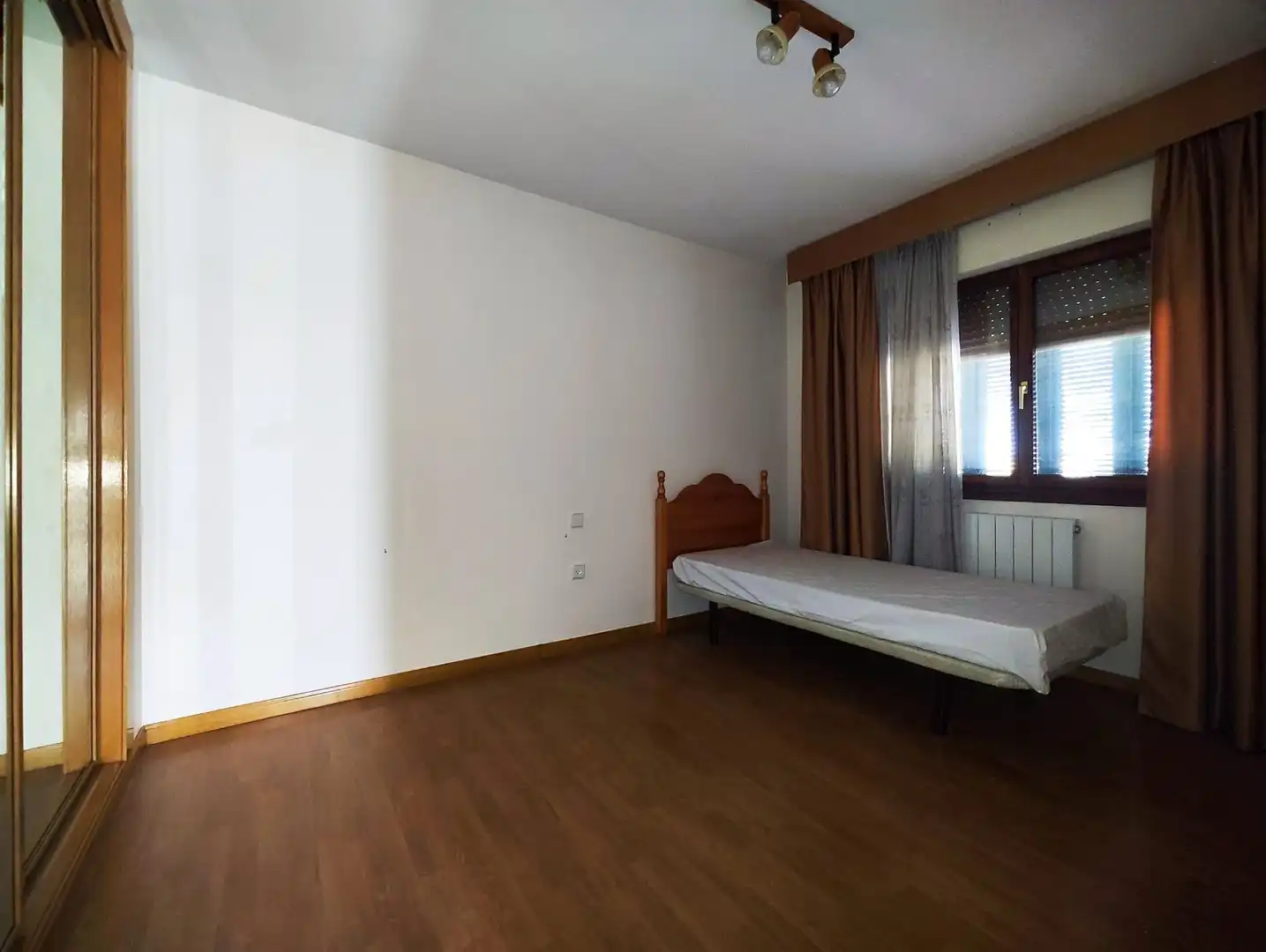Habitación de Casa o chalet en venta en Puertollano con Aire acondicionado, Calefacción y Jardín privado