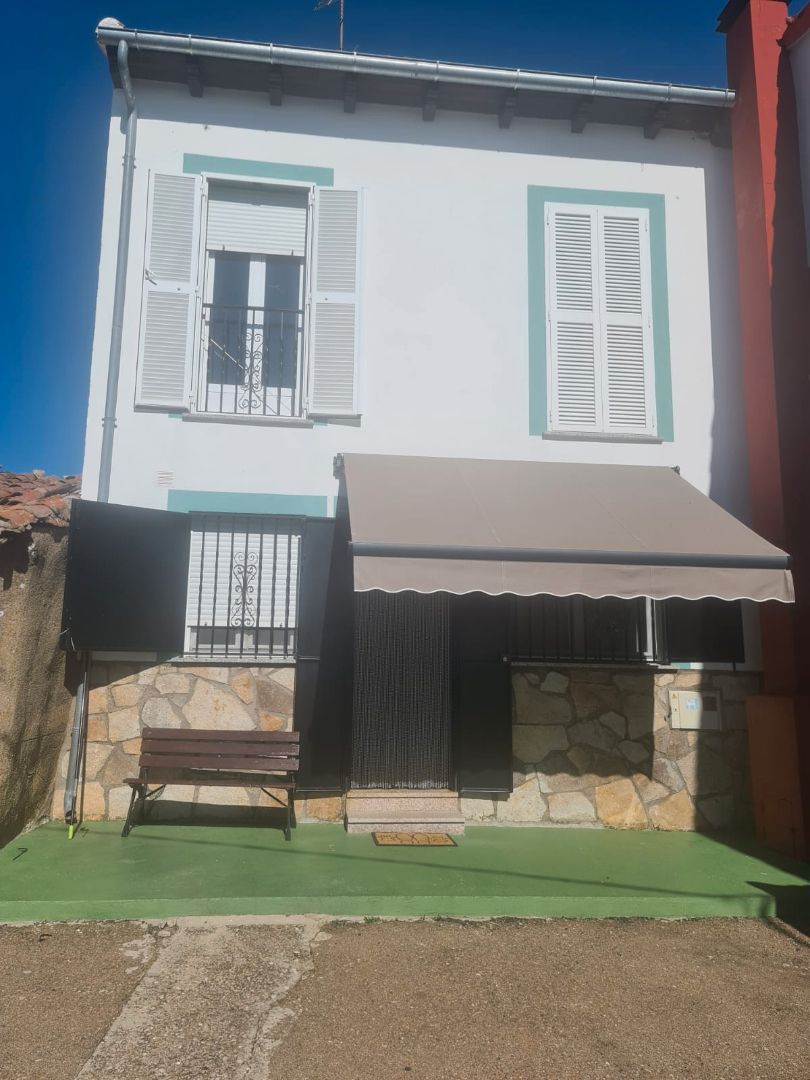 Exterior view of House or chalet for sale in La Cabeza de Béjar   with Furnished