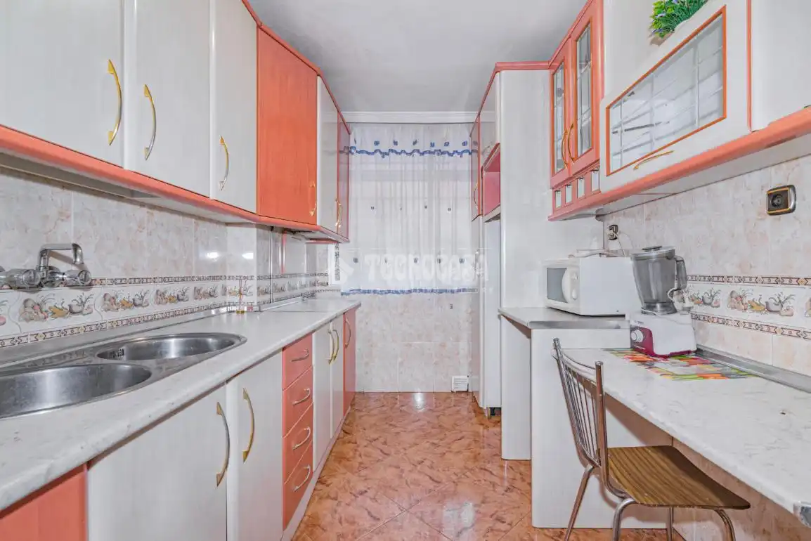 Cuina de Pis en venda en Granada amb Balcó