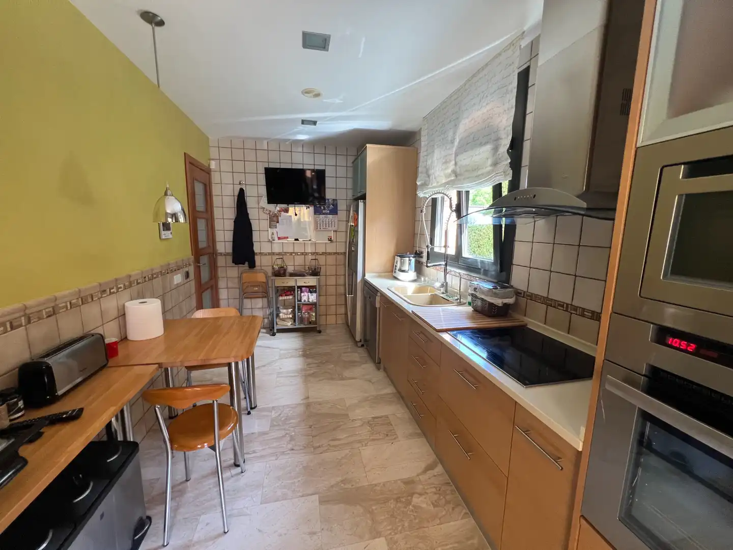 Cuina de Casa o xalet en venda en La Roca del Vallès amb Aire condicionat, Calefacció i Jardí privat