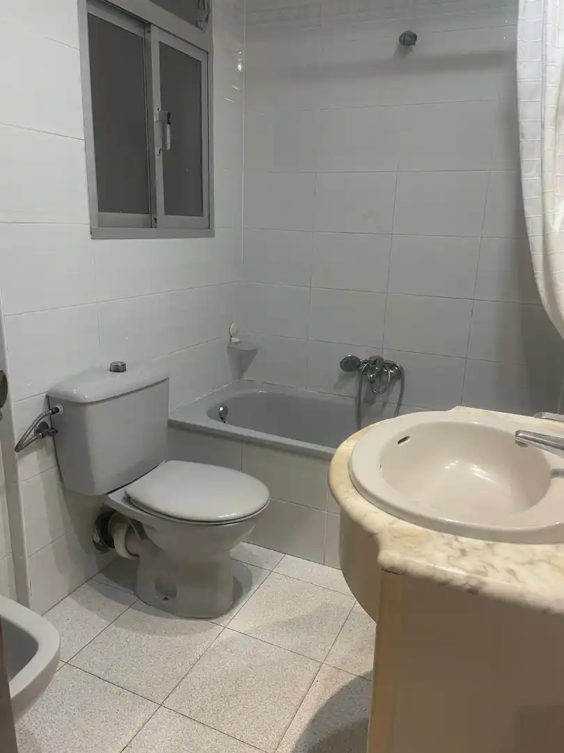 Badezimmer von Wohnung zum Verkauf in Valencia mit Klimaanlage, Möbliert und Ofen