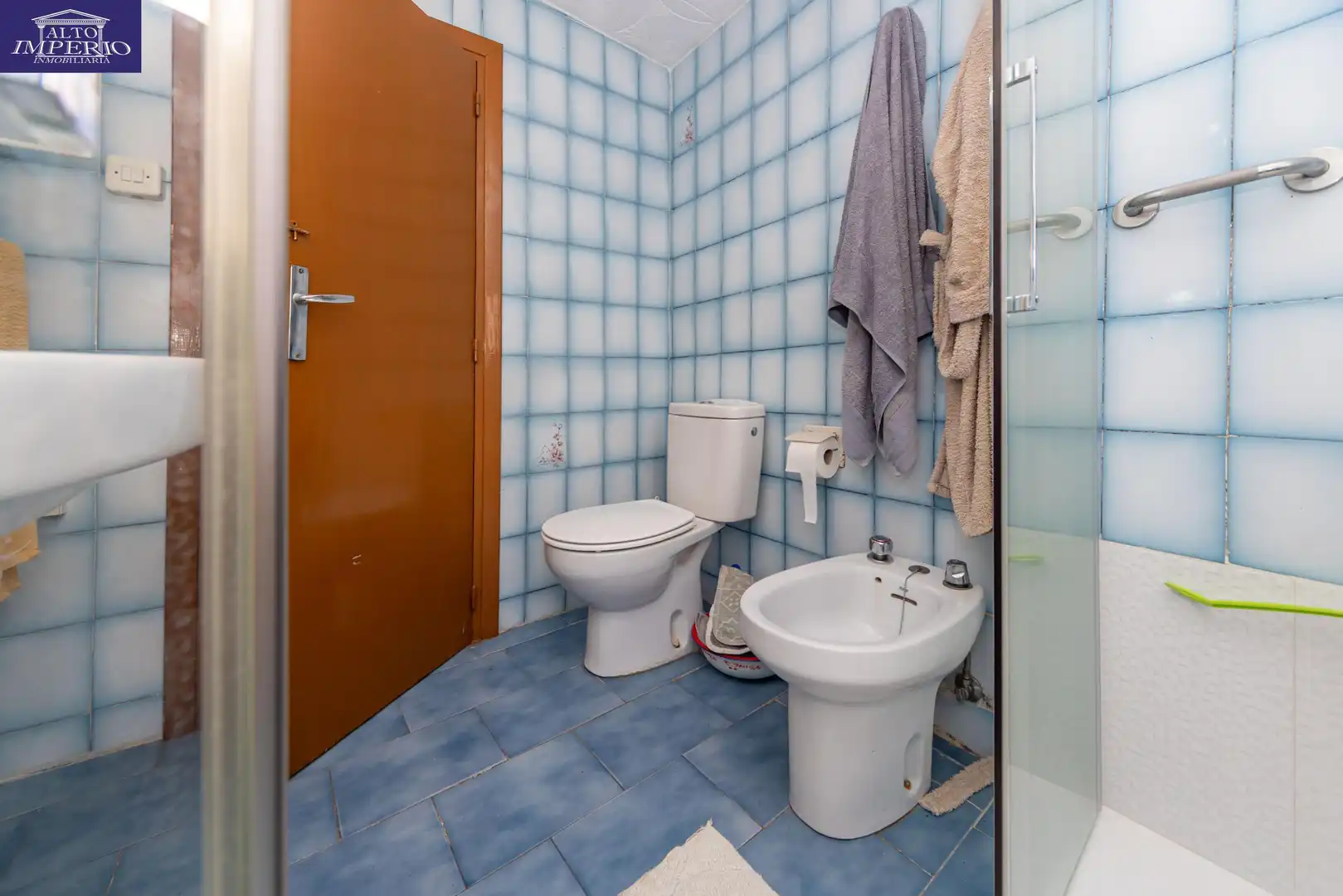 Badezimmer von Einfamilien-Reihenhaus zum Verkauf in La Peza mit Balkon