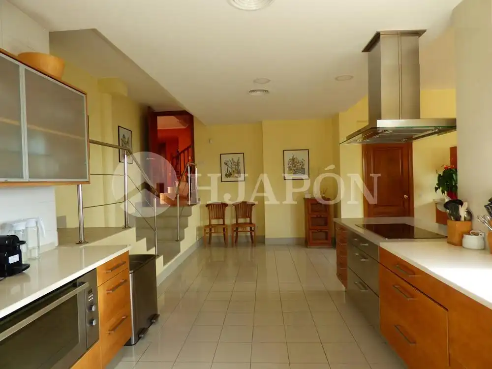 Cocina de Casa o chalet en venta en Badalona con Aire acondicionado, Jardín privado y Terraza