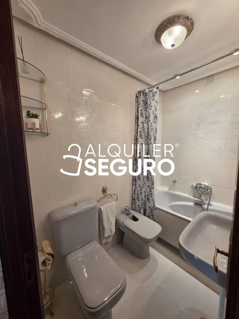 Bathroom of Flat for rent in Burgos  with Heating, Terrace and Furnished