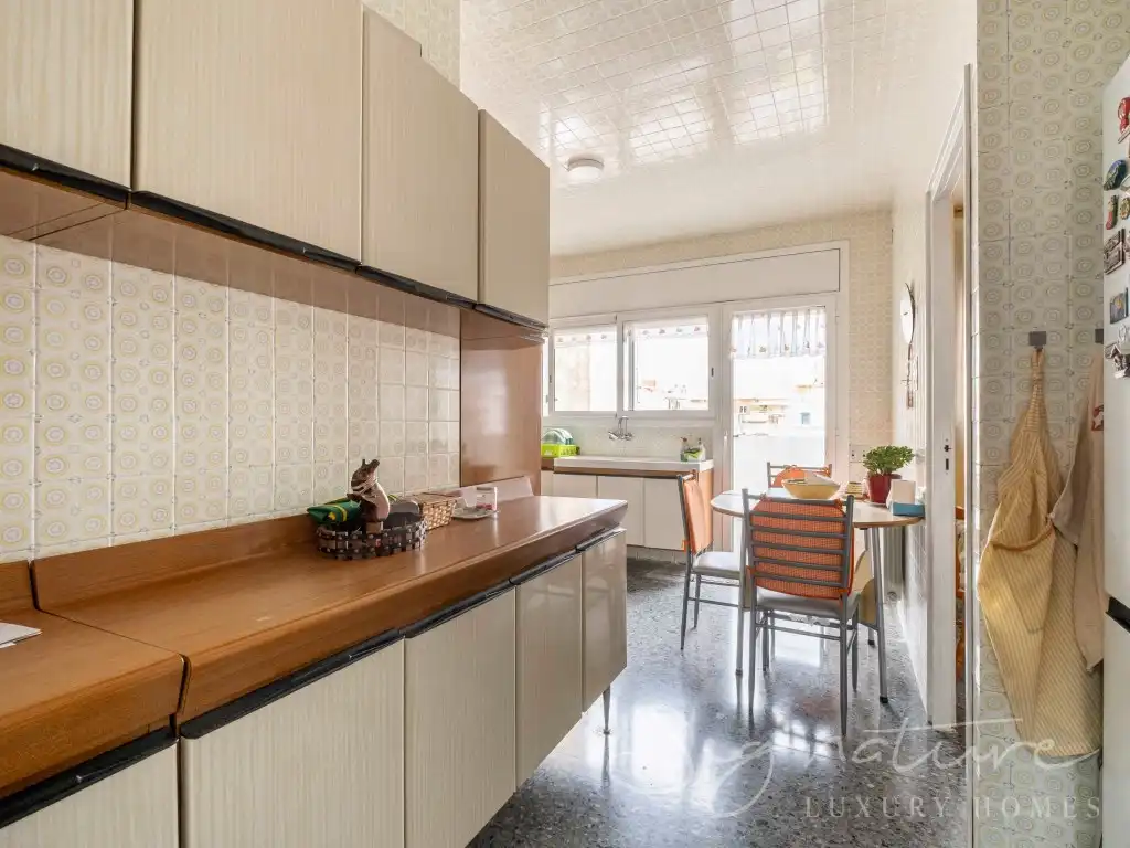 Cocina de Edificio en venta en L'Hospitalet de Llobregat