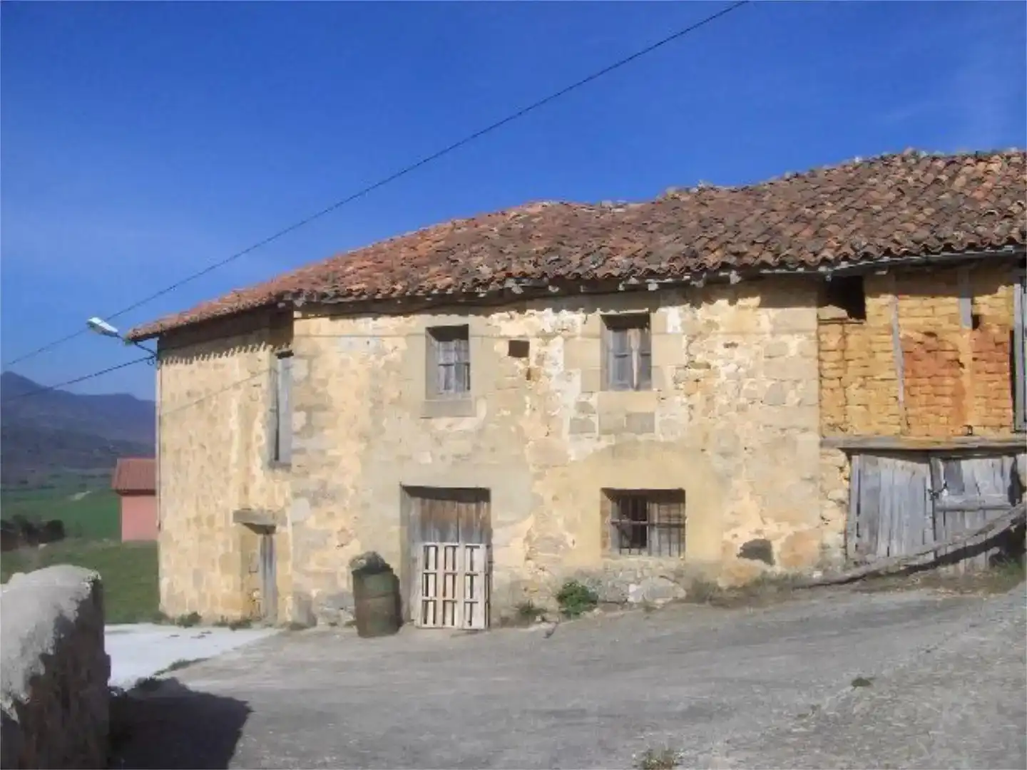 Vista exterior de Pis en venda en Oña