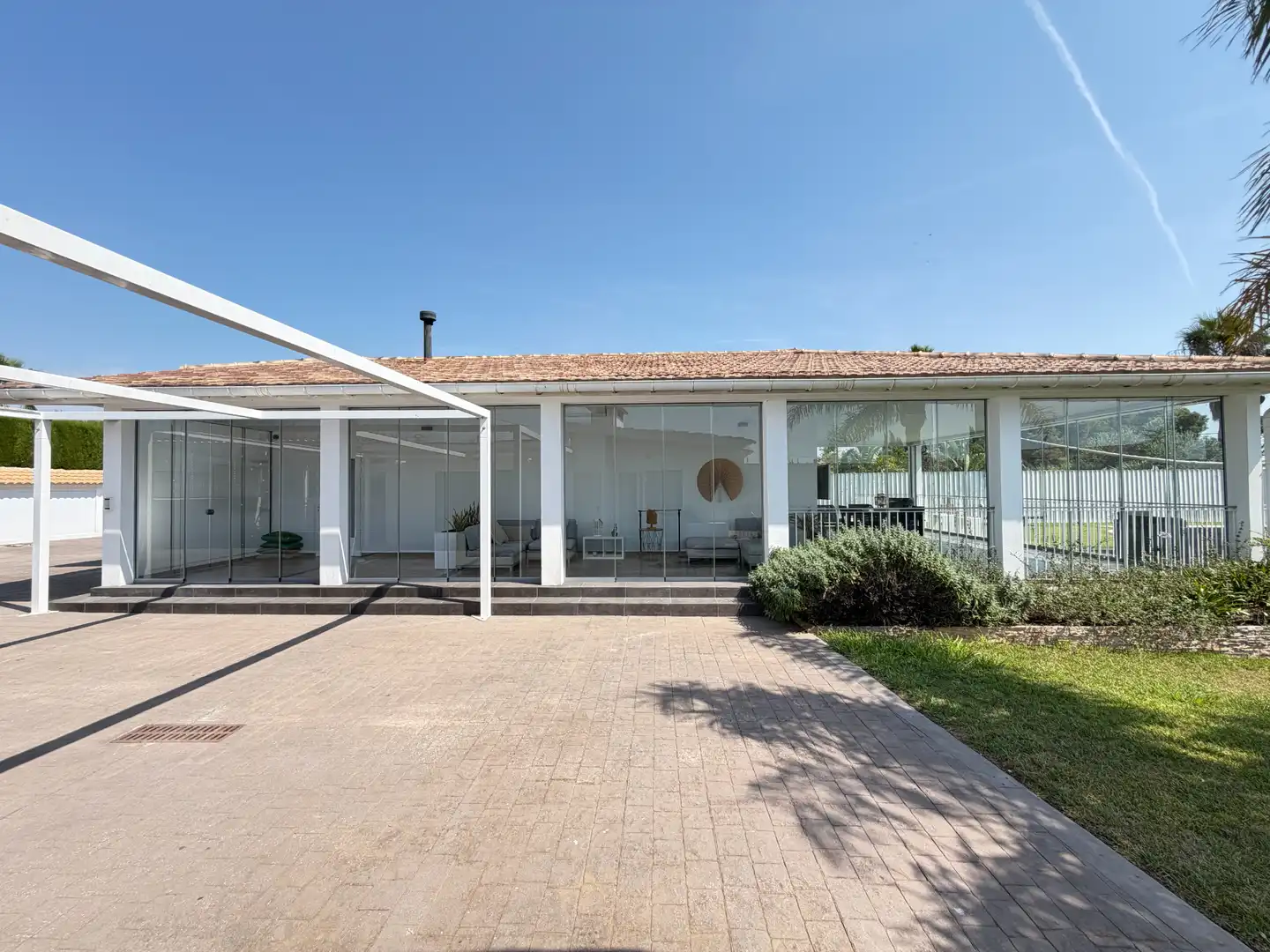 Vista exterior de Casa o xalet en venda en Carlet amb Aire condicionat, Calefacció i Jardí privat