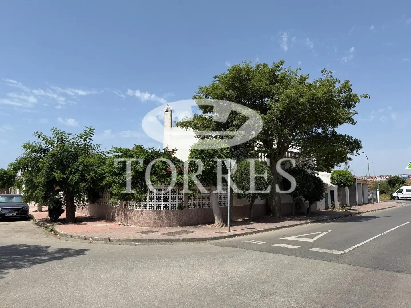 Vista exterior de Casa adosada en venta en Málaga con Terraza, Balcón y Piscina comunitaria