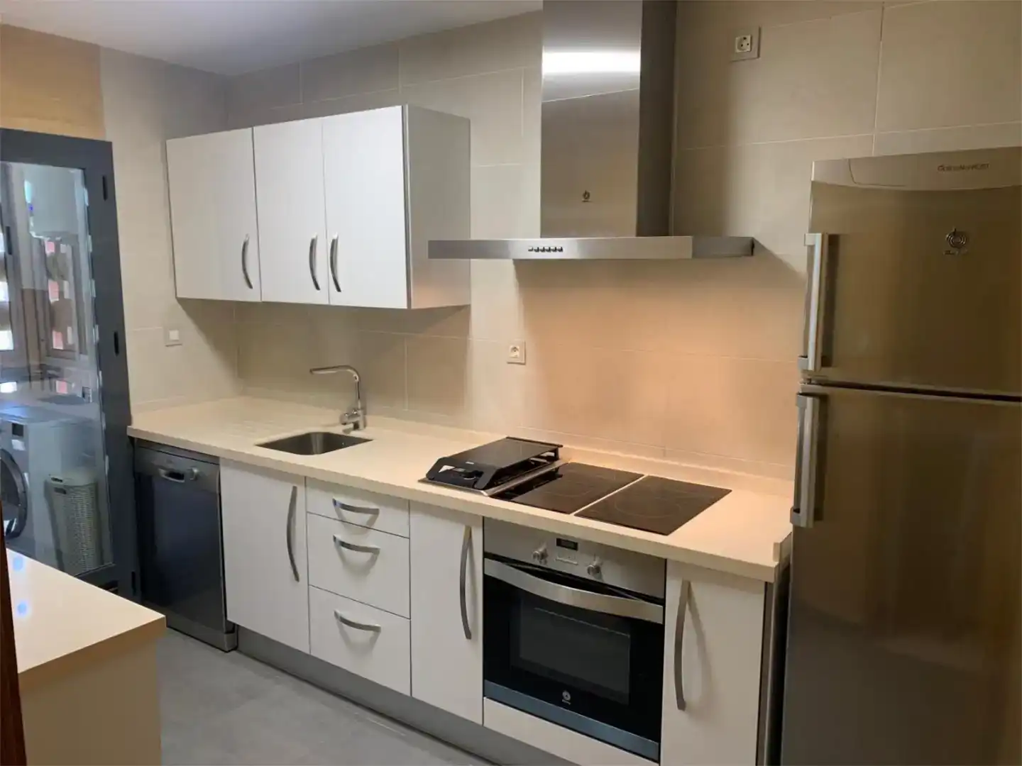 Küche von Wohnung zum Verkauf in Chipiona mit Klimaanlage, Terrasse und Schwimmbad
