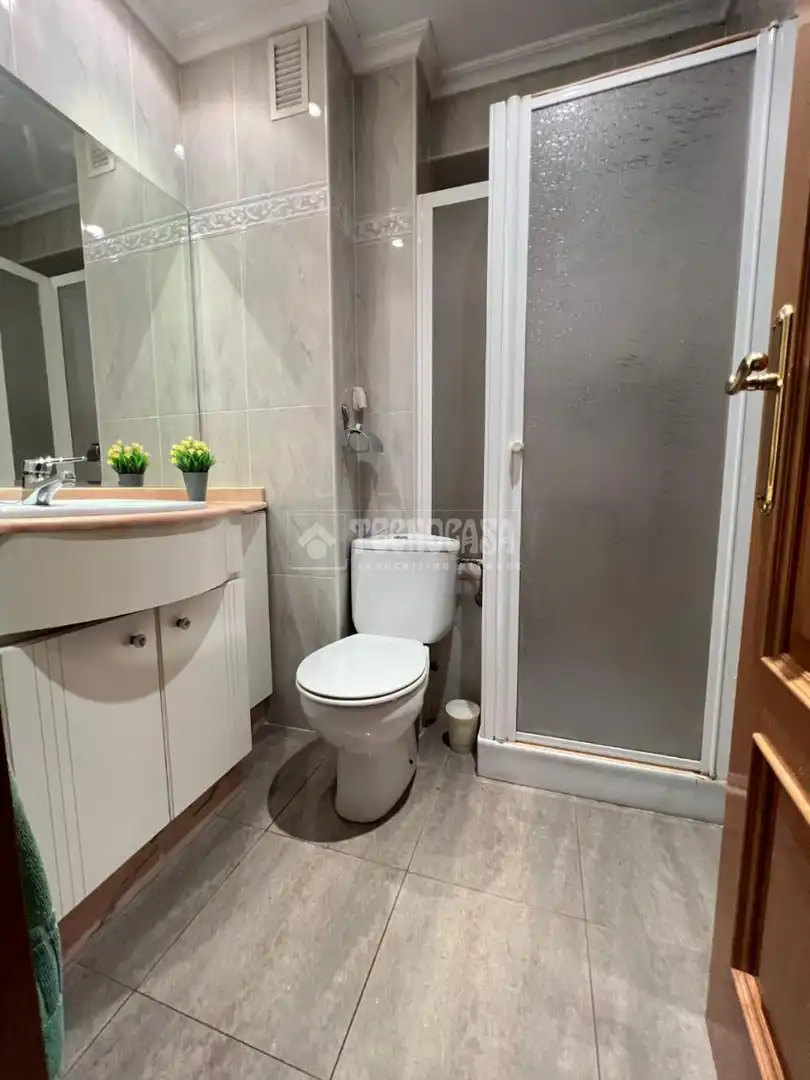 Baño de Piso en venta en Xirivella con Aire acondicionado y Terraza