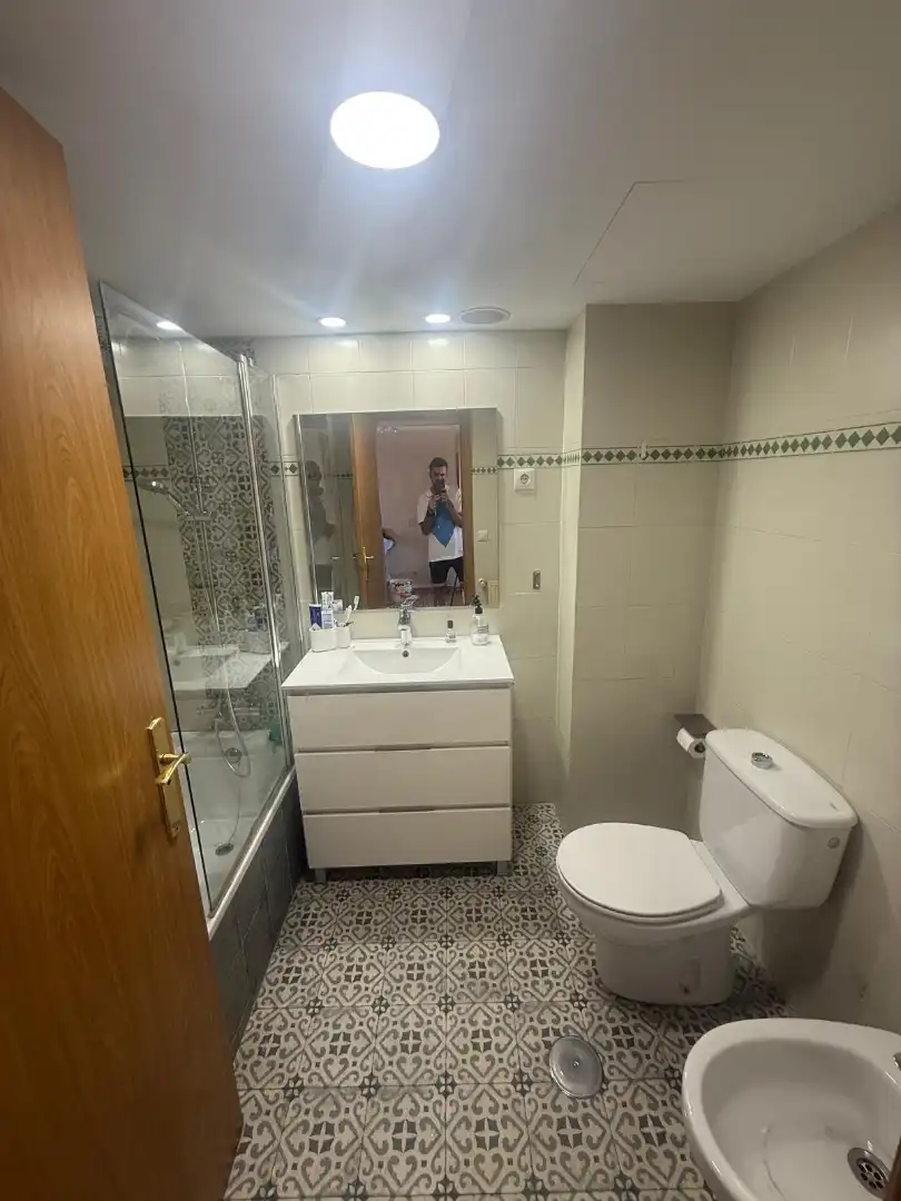 Baño de Ático de alquiler en Madrid con Aire acondicionado, Calefacción y Jardín privado