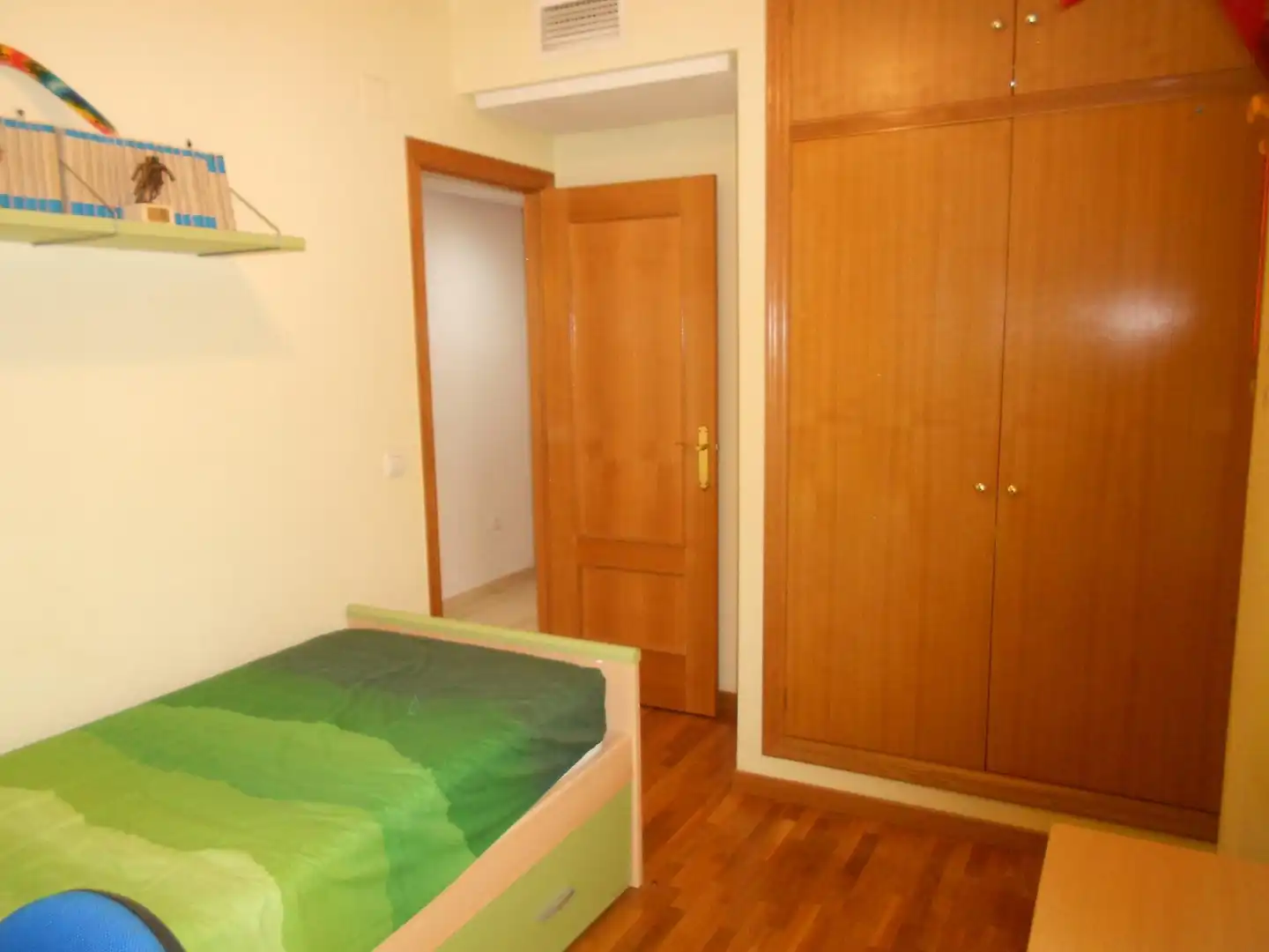 Schlafzimmer von Einfamilien-Reihenhaus zum Verkauf in Murcia mit Klimaanlage, Heizung und Privatgarten