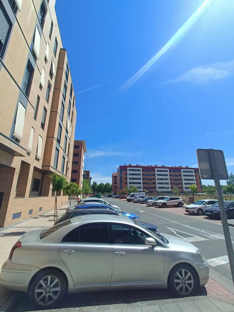Vista exterior de Pis en venda en Miranda de Ebro amb Calefacció, Terrassa i Traster