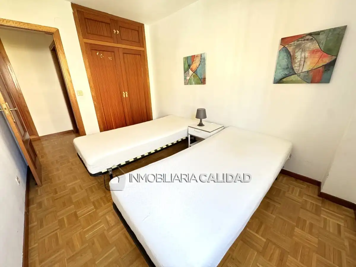 Habitación de Piso de alquiler en Burgos con Calefacción, Trastero y Amueblado