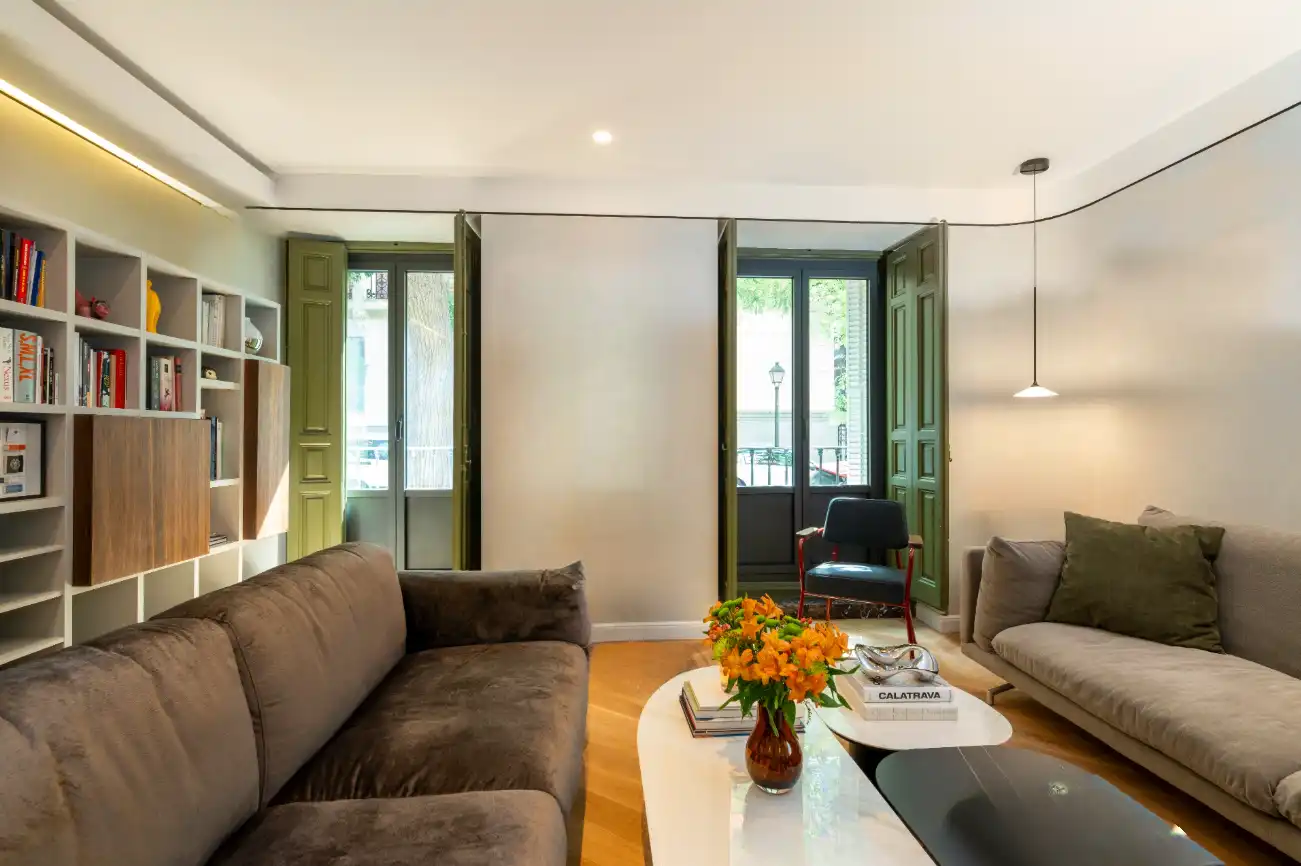 Living room of Flat for sale in Madrid  with Air Conditioner, Heating and Storage room