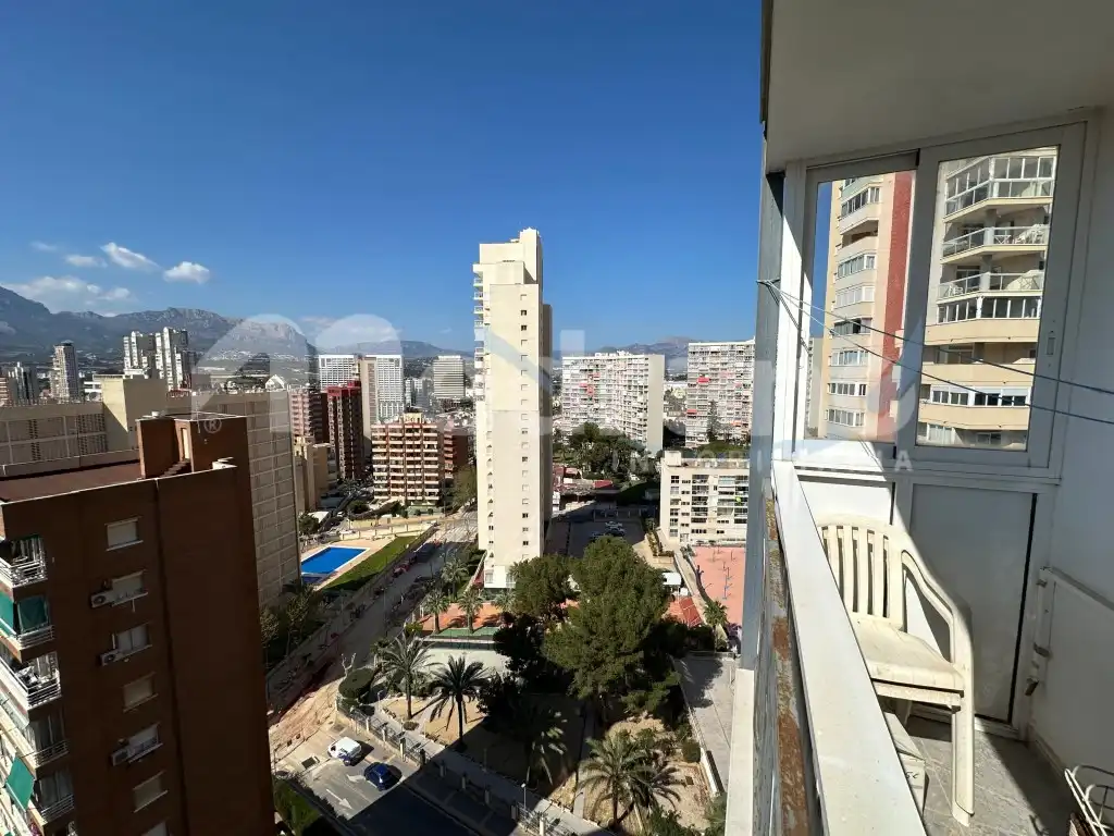 Außenansicht von Wohnung zum Verkauf in Benidorm mit Privatgarten, Schwimmbad und Möbliert