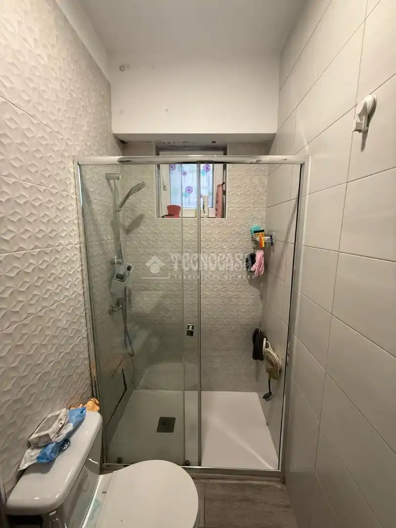 Bany de Local en venda en Madrid amb Calefacció