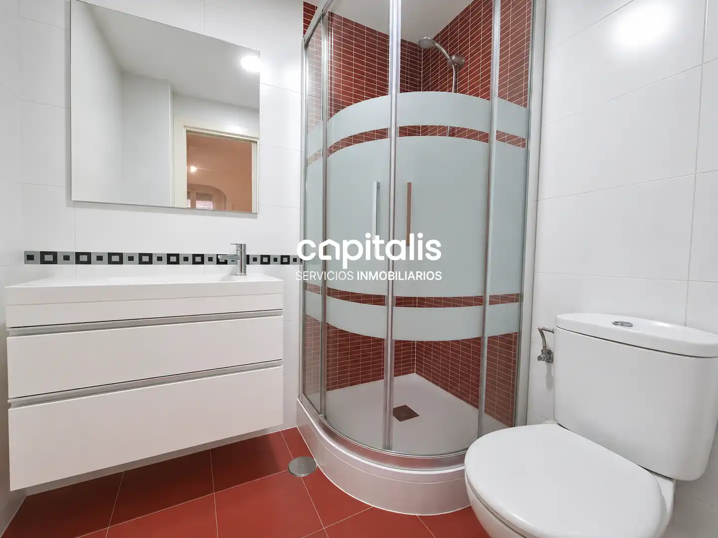 Badezimmer von Wohnung zur Miete in Madrid mit Klimaanlage und Heizung