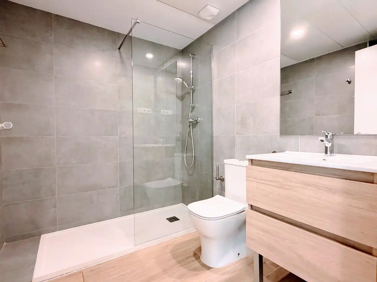 Baño de Piso de alquiler en Madrid con Aire acondicionado, Calefacción y Terraza