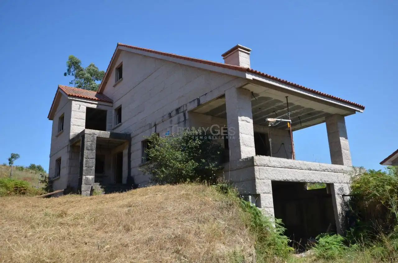 Vista exterior de Casa o xalet en venda en Redondela amb Jardí privat, Terrassa i Traster