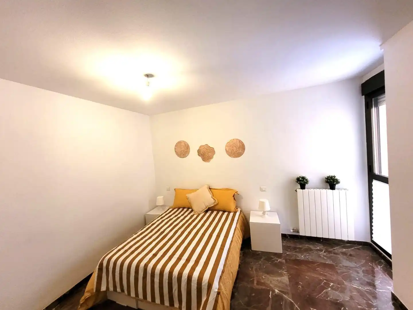 Bedroom of Flat for sale in Zaragoza  with Air Conditioner, Heating and Balcony