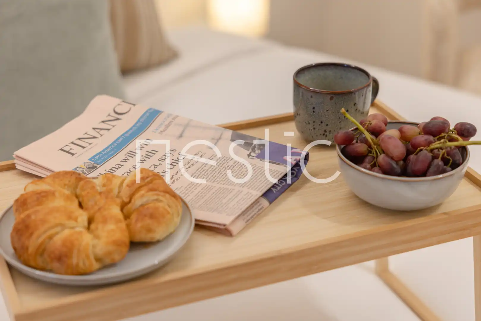 Dormitori de Apartament de lloguer en Madrid amb Aire condicionat, Calefacció i Moblat