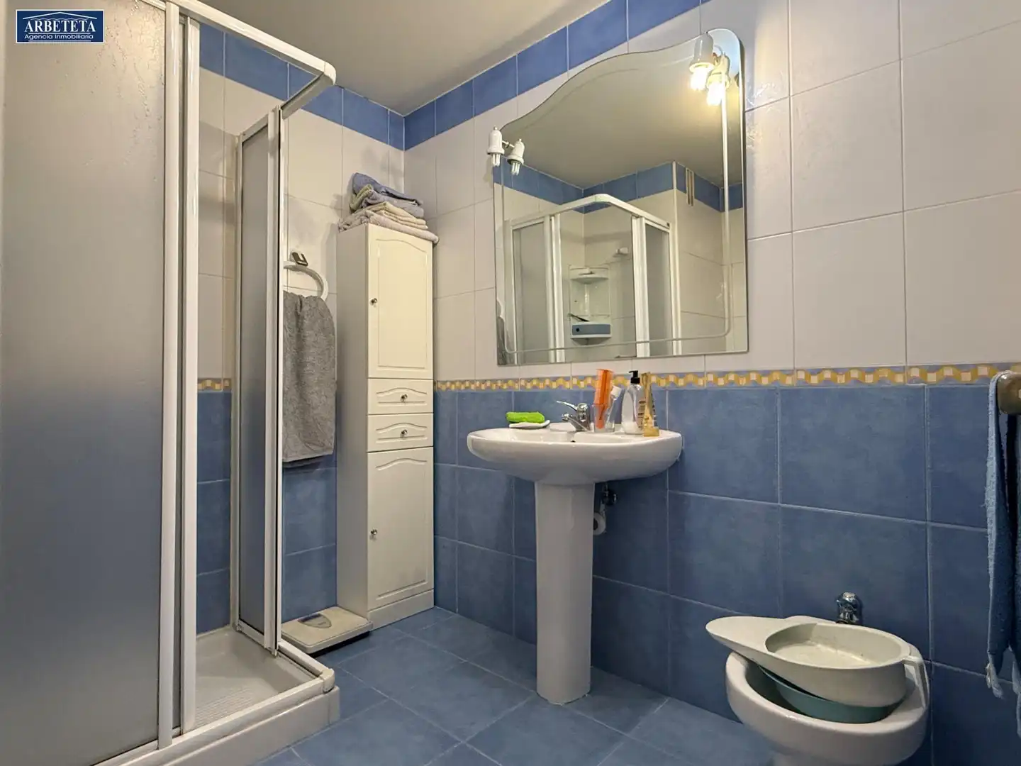 Baño de Piso en venta en Guadalajara con Calefacción, Trastero y Amueblado
