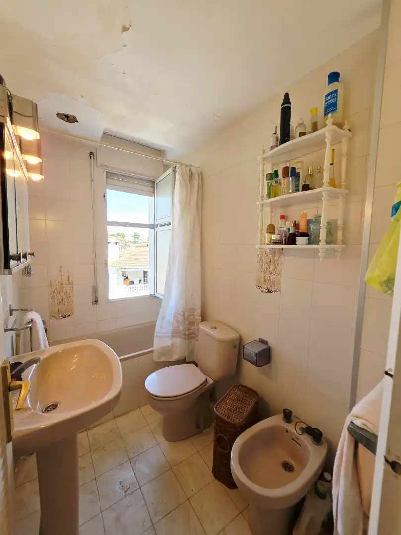 Bany de Apartament en venda en Torredembarra amb Terrassa, Moblat i Forn