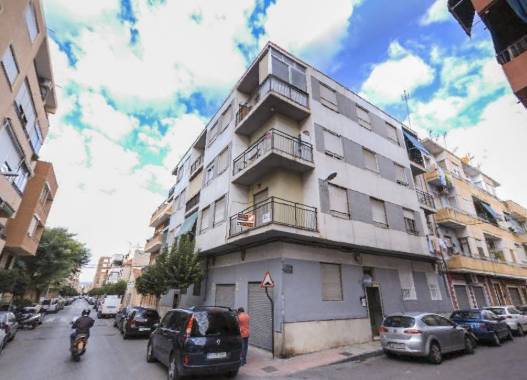 Piso en Venta en Calle Milagros Maestre Esteve, 106 en Fraternidad