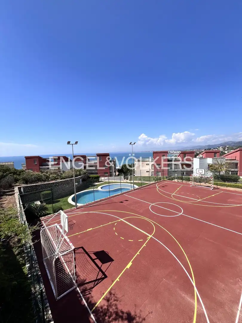 Vista exterior de Pis en venda en Oropesa del Mar / Orpesa amb Aire condicionat, Calefacció i Jardí privat