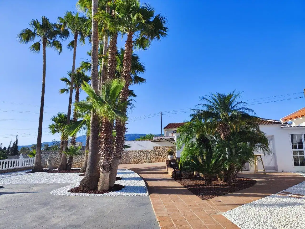 Vista exterior de Casa o chalet en venta en Alhaurín de la Torre con Aire acondicionado, Calefacción y Jardín privado