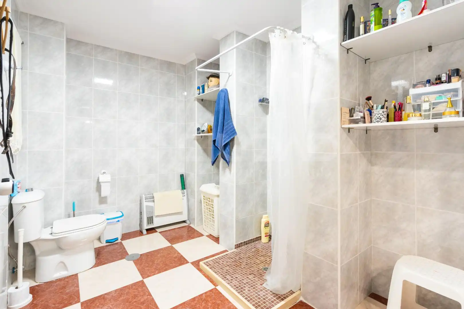 Bathroom of Houses for sale in Sevilla