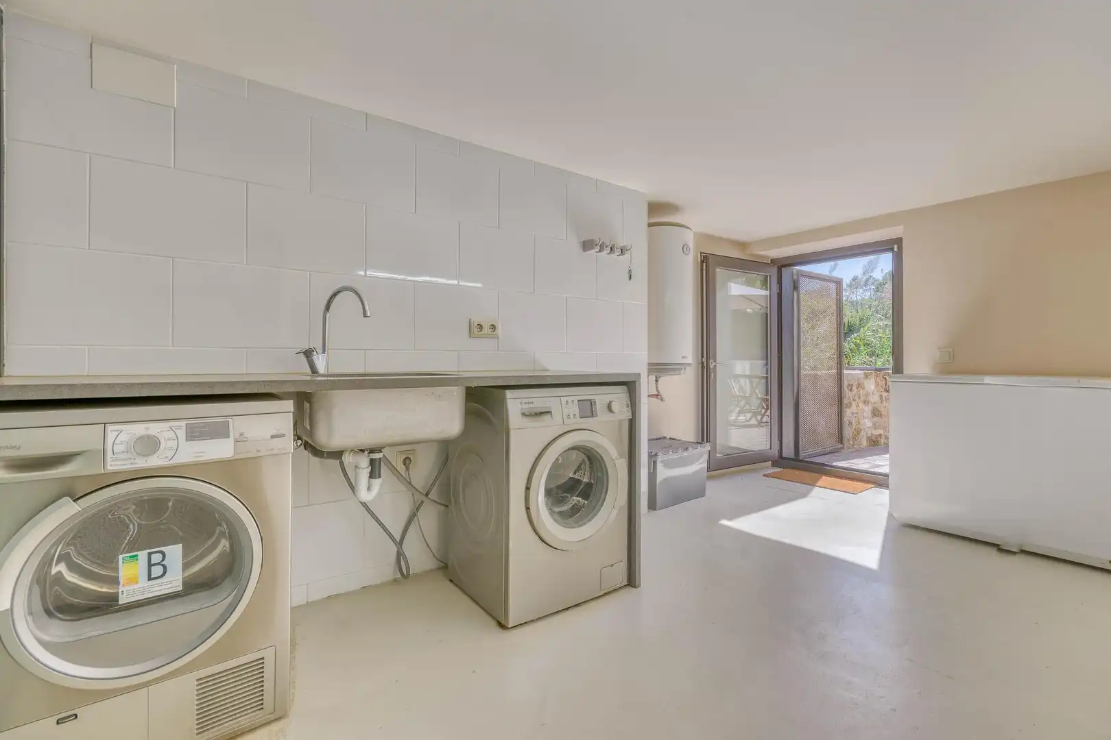 Cocina de Finca rústica en venta en Boadella i les Escaules con Calefacción, Jardín privado y Terraza