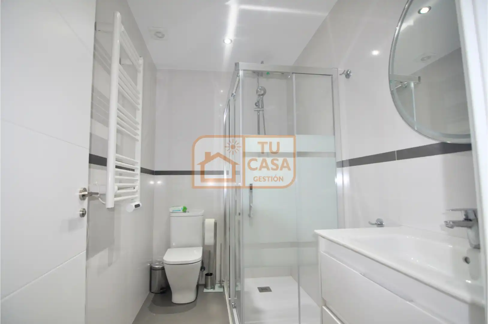 Baño de Apartamento de alquiler en Cáceres con Aire acondicionado, Calefacción y Amueblado