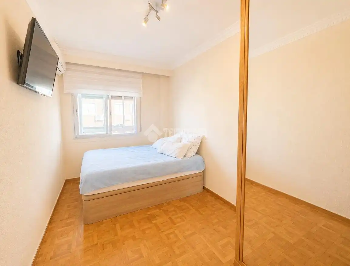 Habitación de Piso en venta en Madrid con Calefacción, Parquet y Terraza