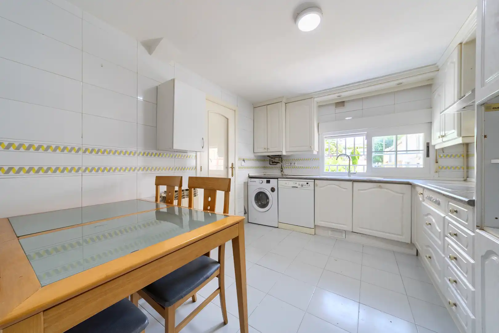 Cocina de Casa adosada en venta en Madrid con Aire acondicionado, Calefacción y Terraza