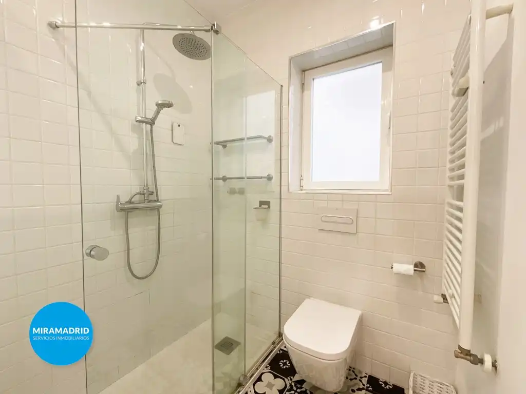 Baño de Piso de alquiler en Madrid con Aire acondicionado, Terraza y Amueblado