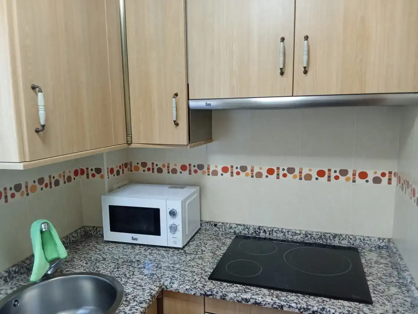 Cuina de Casa adosada en venda en San Justo amb Jardí privat, Traster i Moblat