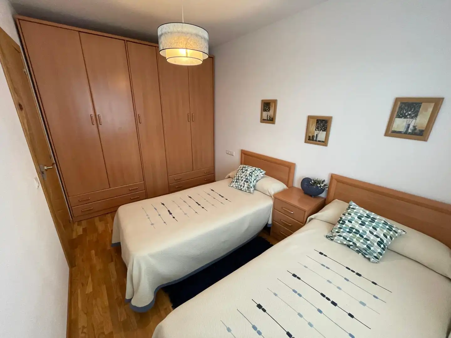 Dormitori de Apartament en venda en Castañares de Rioja amb Calefacció, Moblat i Forn