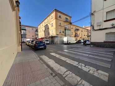 Pis amb balcó en venda a Calle NAVARRA 48