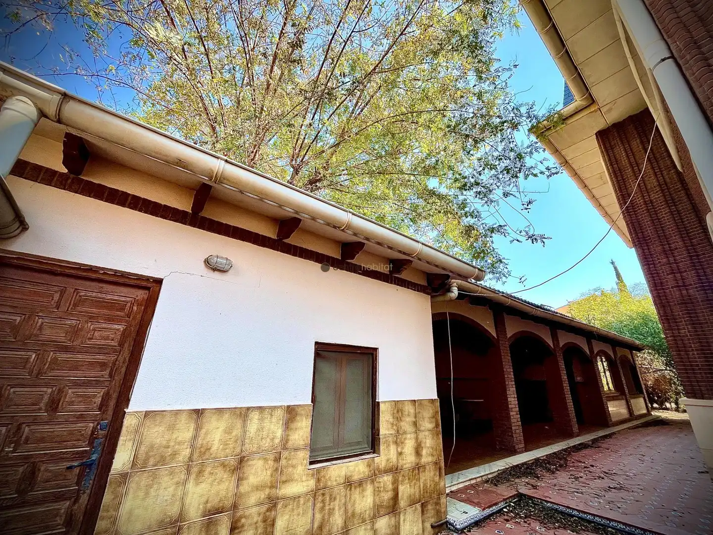 Vista exterior de Casa o xalet en venda en Elda amb Calefacció, Jardí privat i Traster