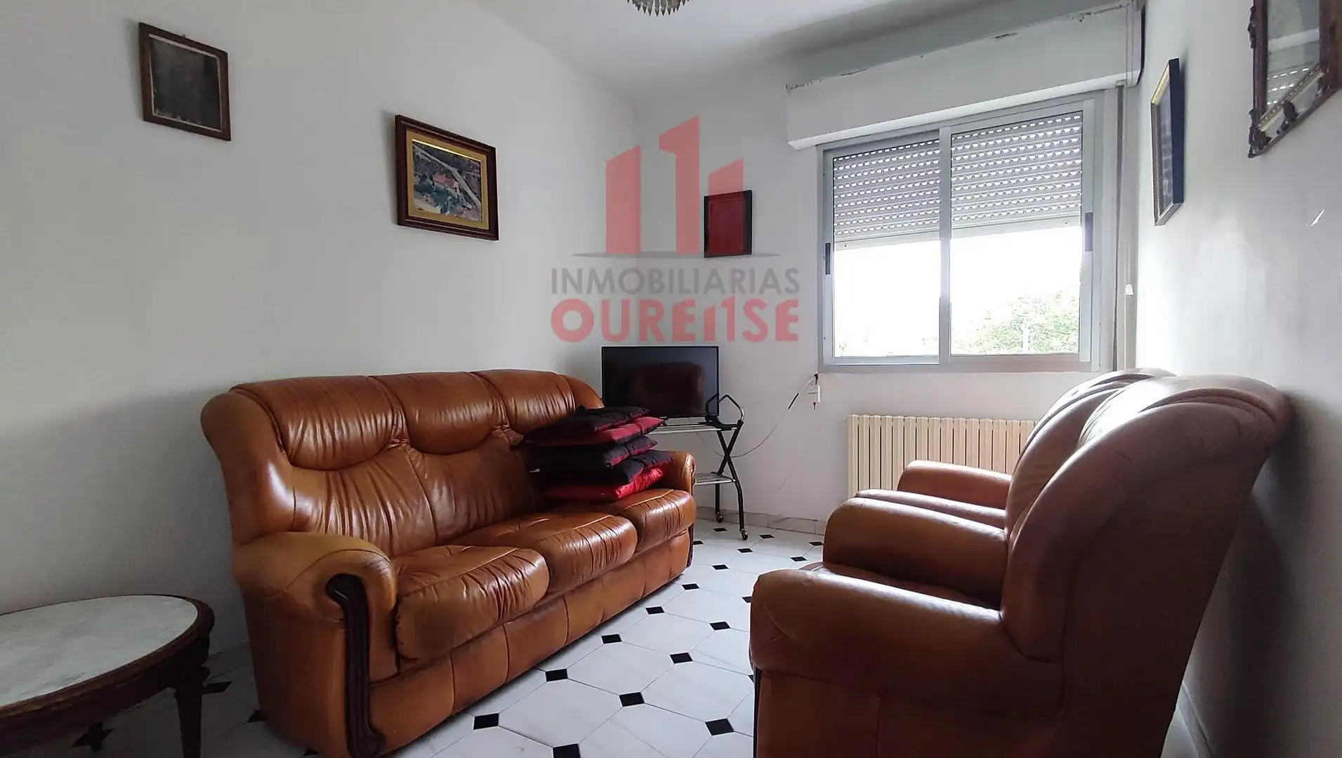 Sala d'estar de Casa o xalet en venda en Ourense Capital  amb Calefacció i Jardí privat
