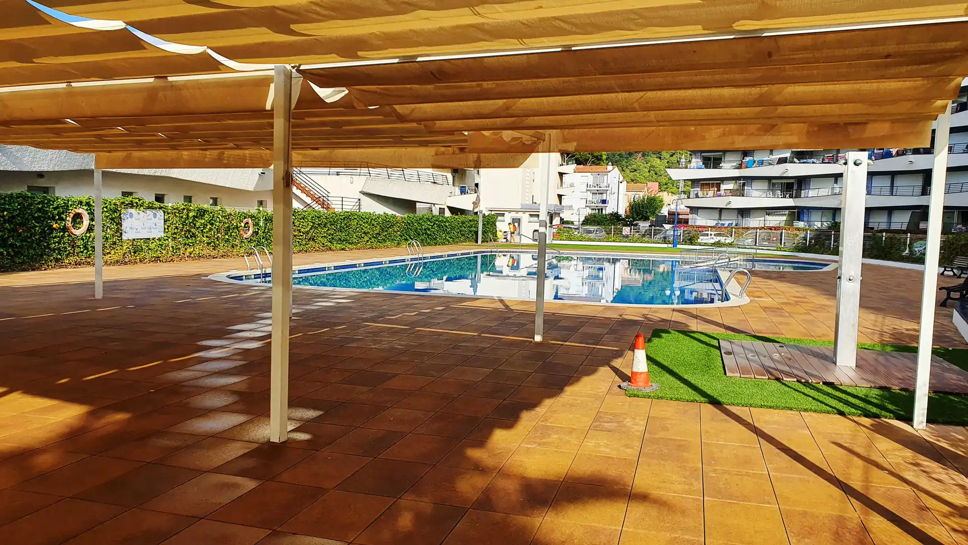 Piscina de Piso en venta en L'Estartit con Terraza y Piscina comunitaria
