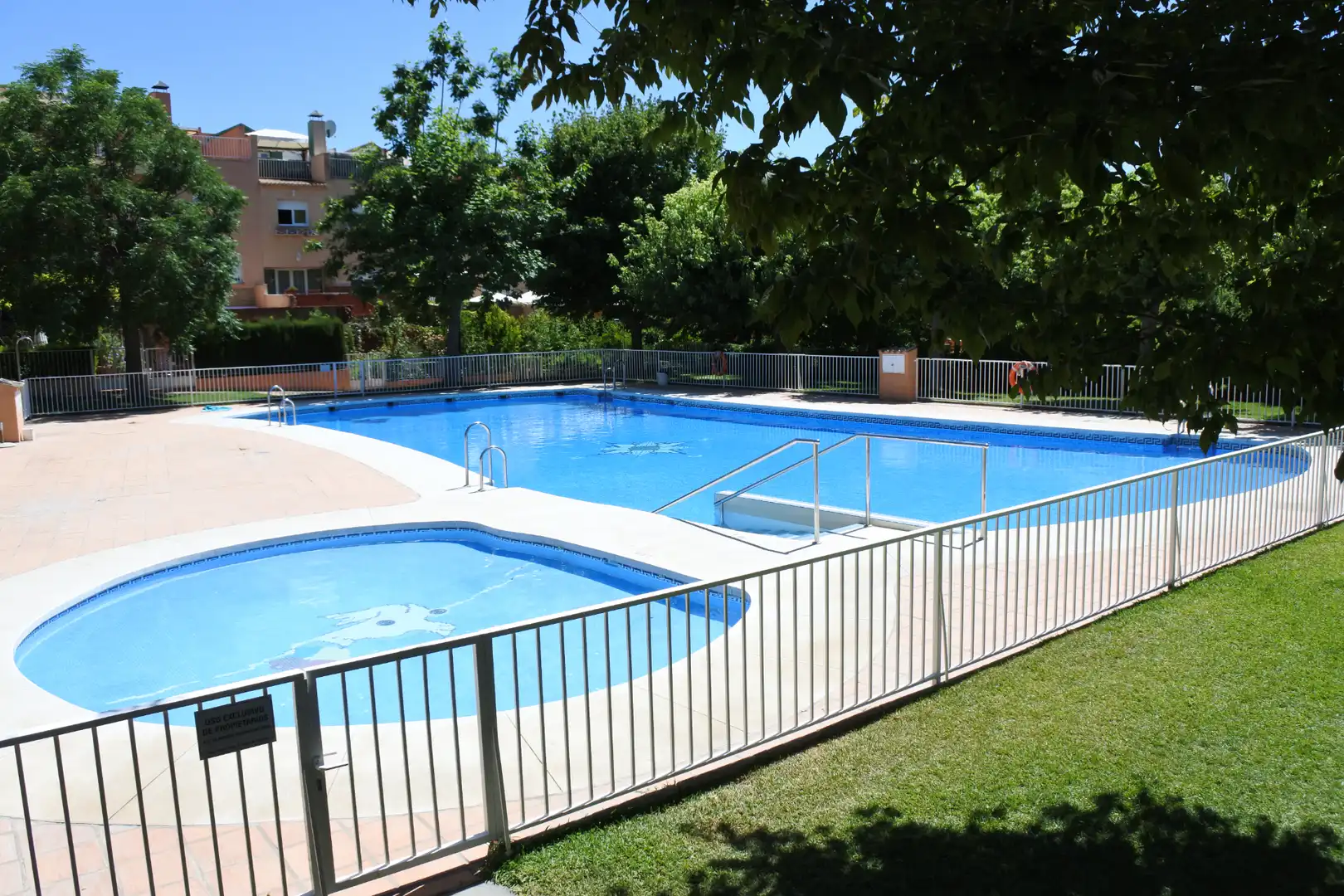 Piscina de Piso para compartir en Granada con Aire acondicionado, Calefacción y Jardín privado