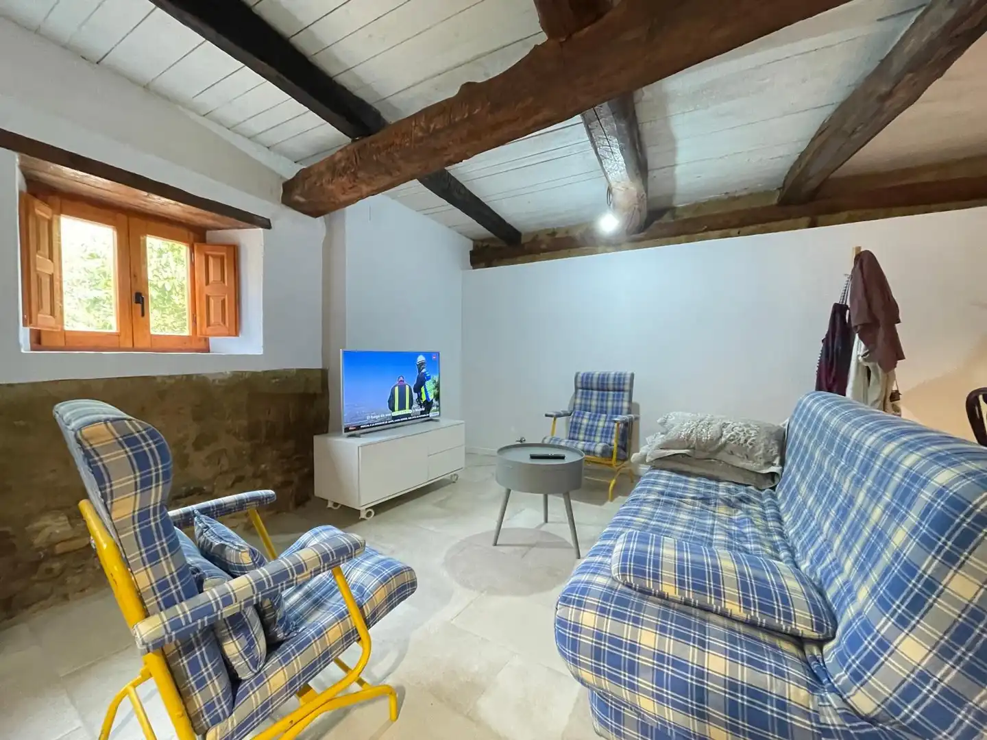 Sala d'estar de Finca rústica en venda en Cabañas Raras amb Jardí privat, Terrassa i Traster
